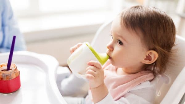 Dryck till bebisen – vad och hur mycket?