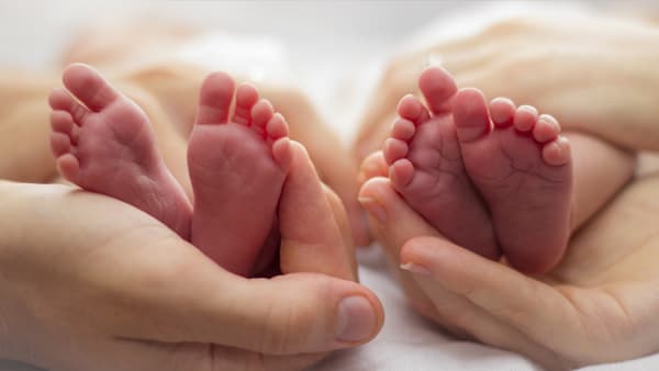 7 Anzeichen für eine Zwillingsschwangerschaft